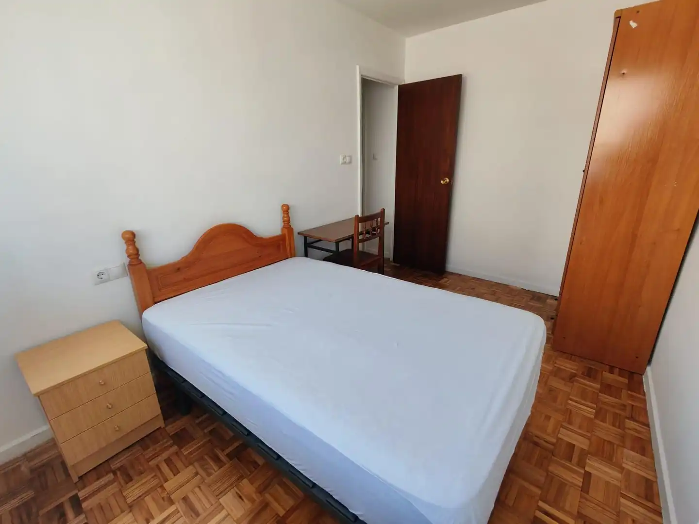 Bedroom of Flat for rent in Vigo   with Terrace, Furnished and Balcony