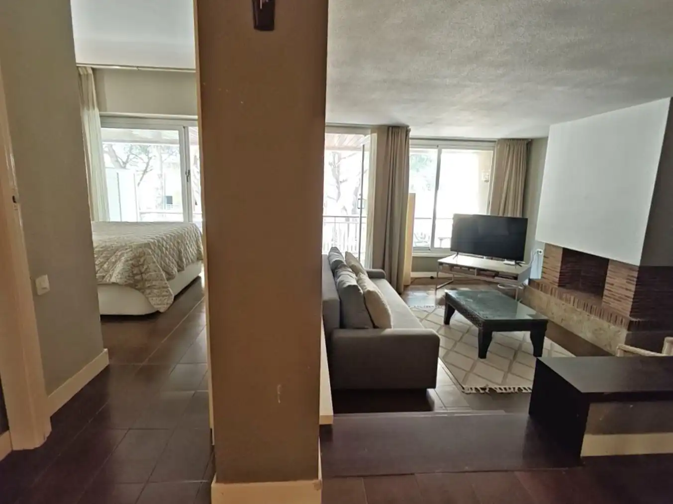 Sala de estar de Apartamento en venta en Castell d'Aro, Platja d'Aro i s'Agaró con Calefacción, Terraza y Amueblado