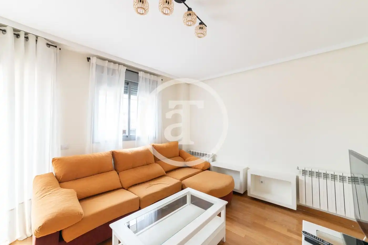 Attic for rent in Calle Fuente Cisneros, Parque Oeste - Fuente Cisneros