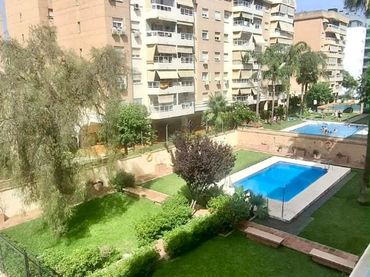 Pis amb piscina en venda a Avenida de Sor Teresa Prat 59