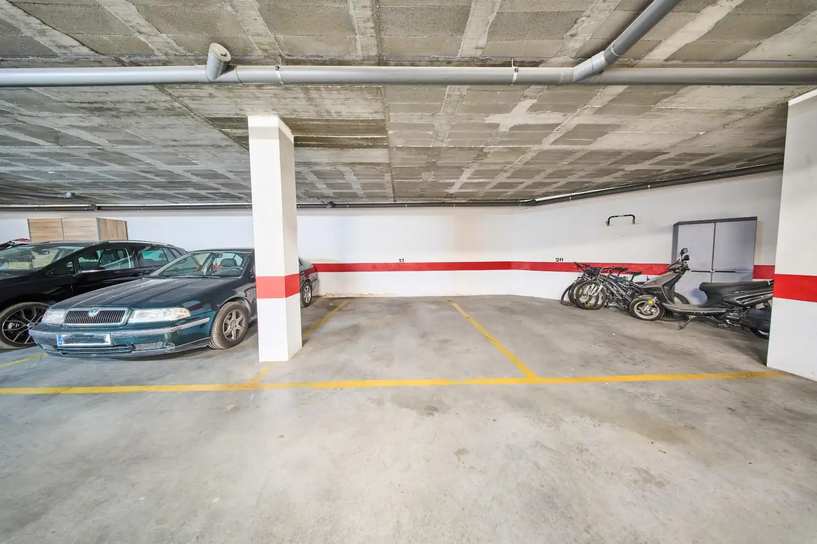 Parking of Flat for sale in Güéjar Sierra  with Air Conditioner and Community pool