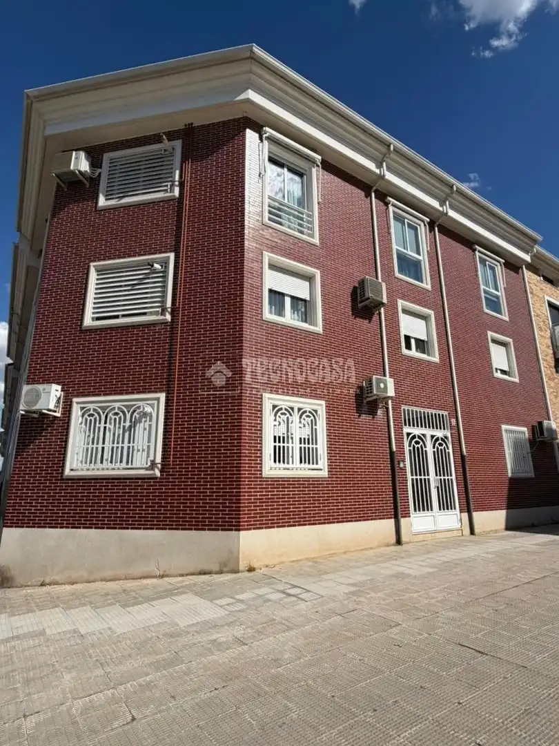 Vista exterior de Pis en venda en San Fernando de Henares amb Aire condicionat, Calefacció i Parquet