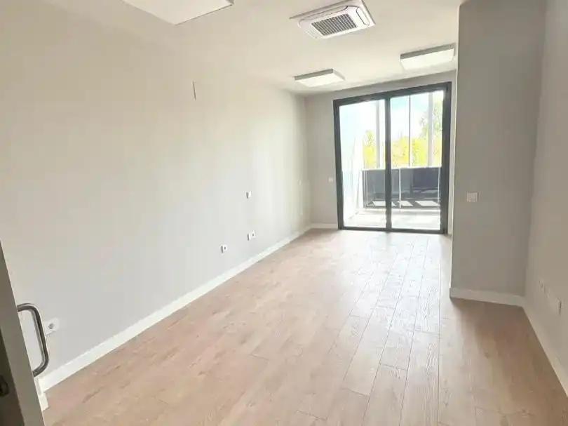 Loft zur Miete in La Moraleja mit Klimaanlage, Schwimmbad und Möbliert