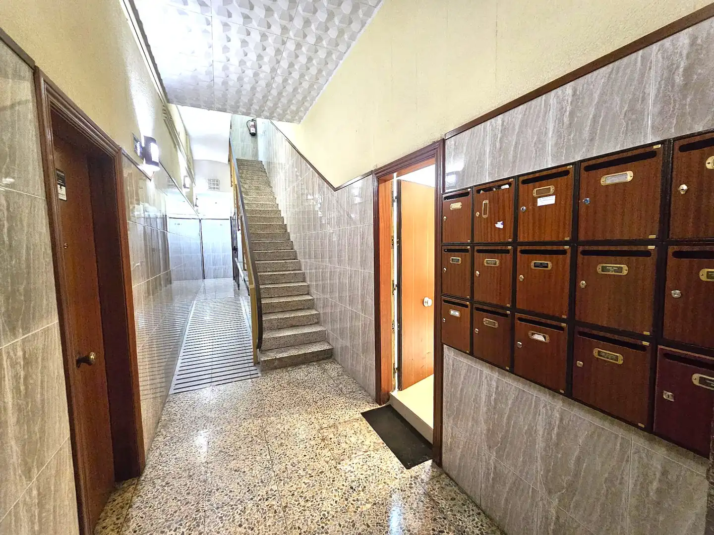Büro zum Verkauf in L'Hospitalet de Llobregat mit Klimaanlage, Abstellraum und Alarm