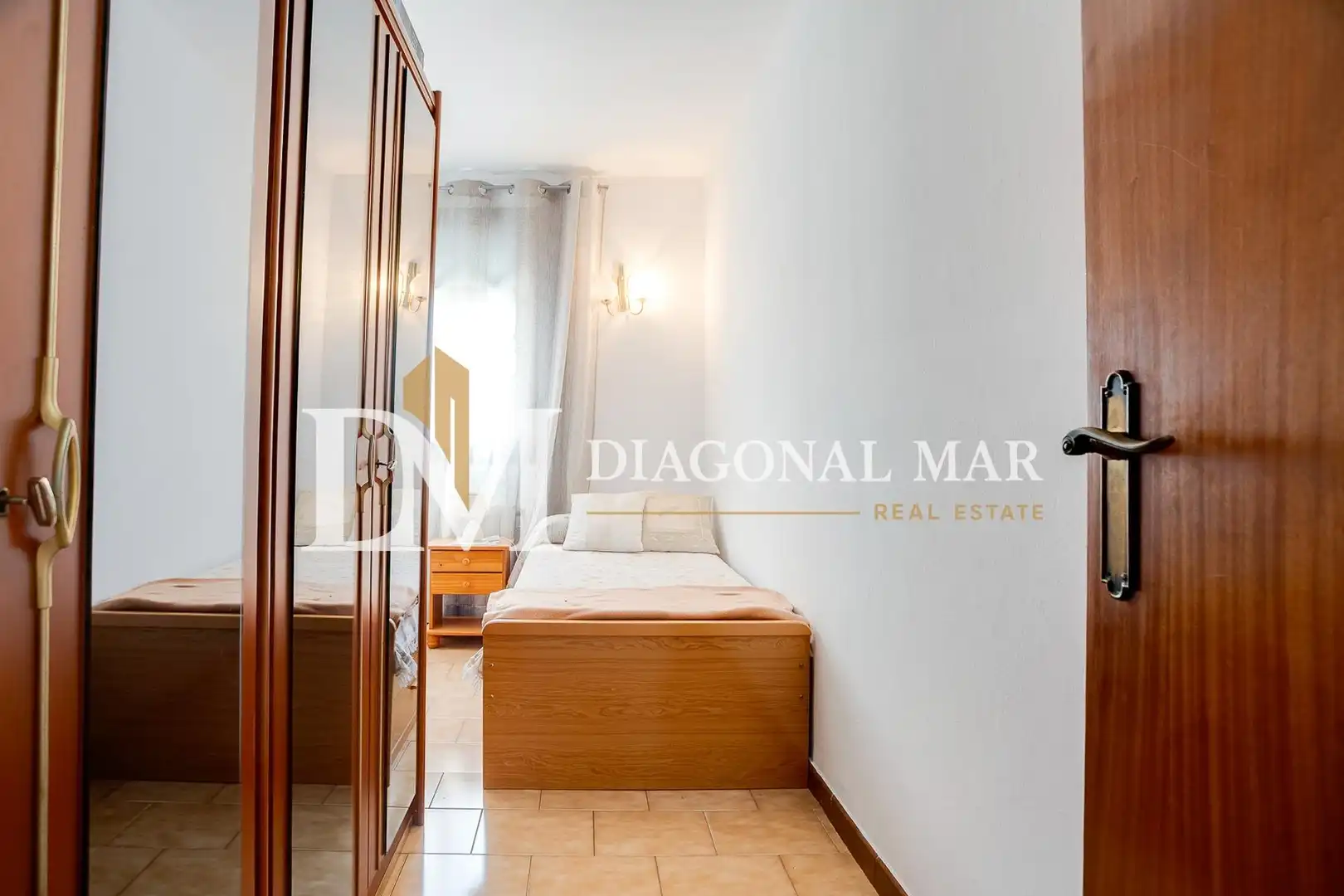 Schlafzimmer von Einfamilien-Reihenhaus zum Verkauf in Barcelona mit Terrasse