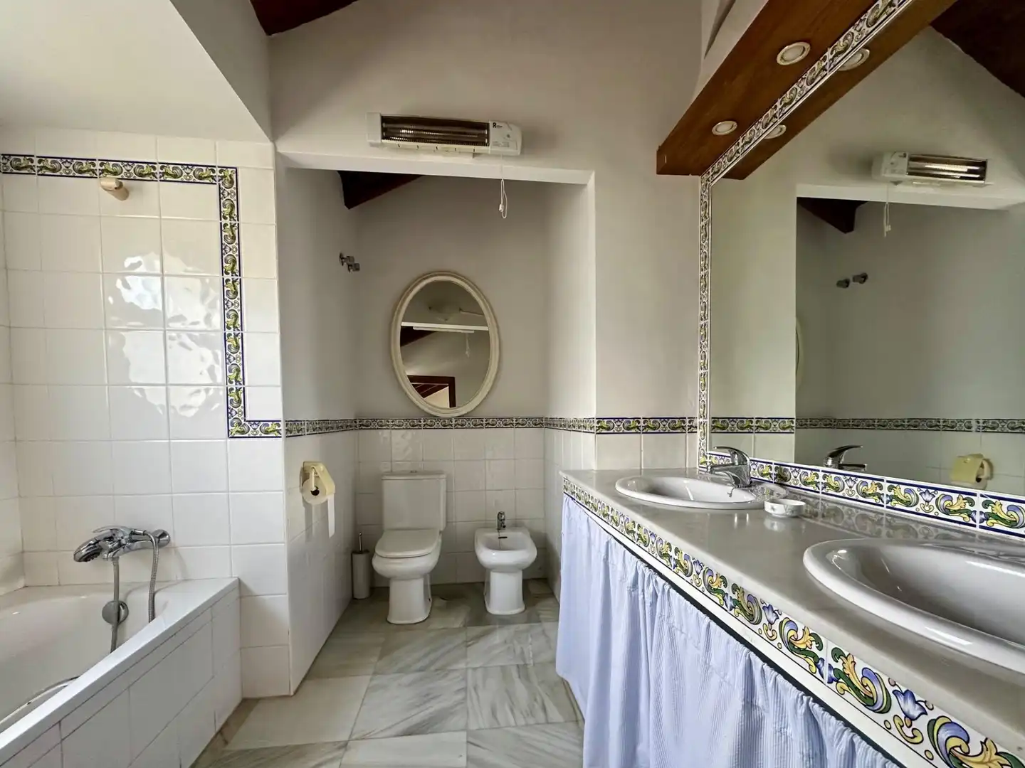 Bathroom of Houses for sale in Marbella  with Private garden, Terrace and Community pool