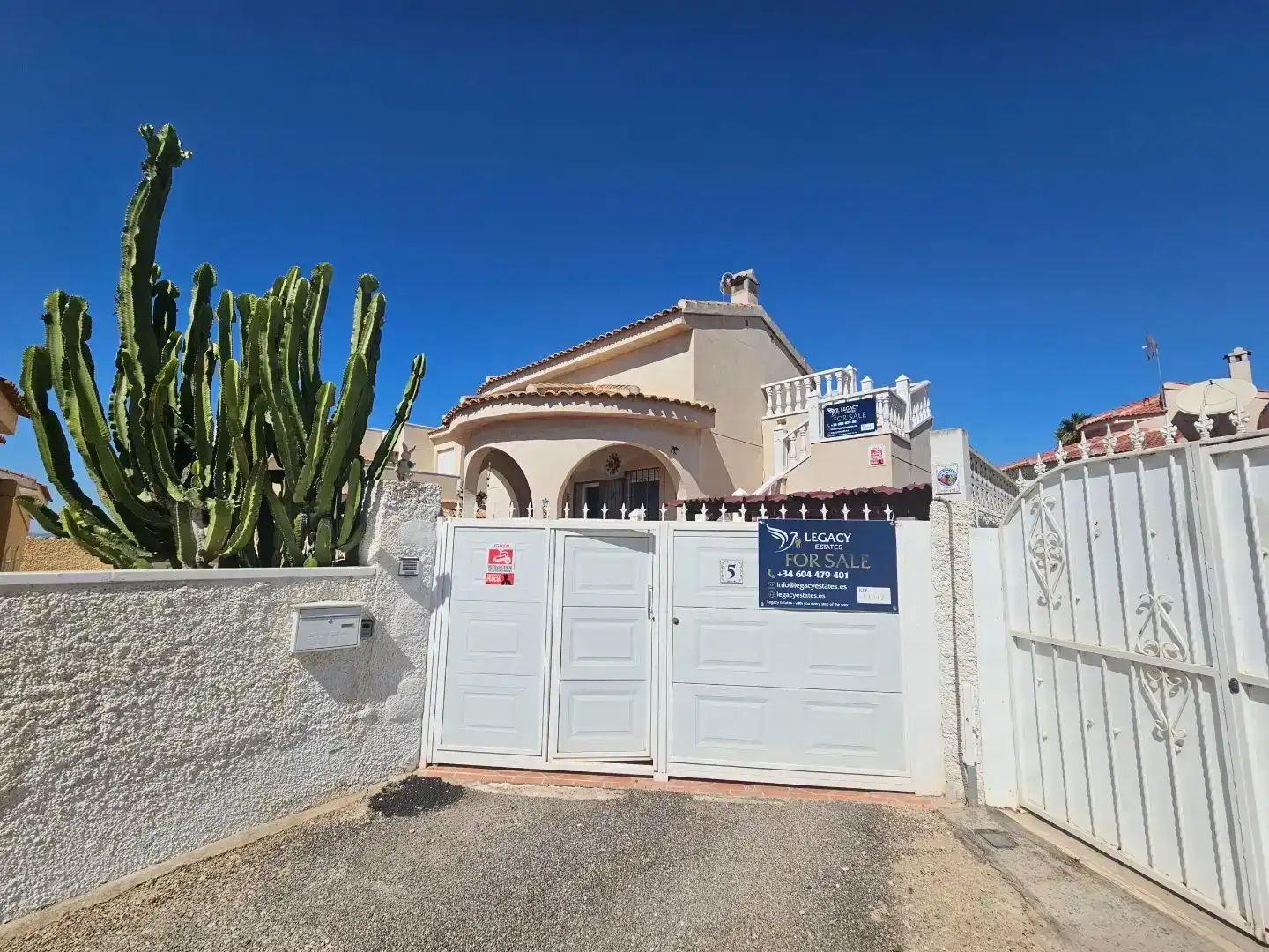 Vista exterior de Casa o xalet en venda en Rojales amb Aire condicionat, Jardí privat i Piscina