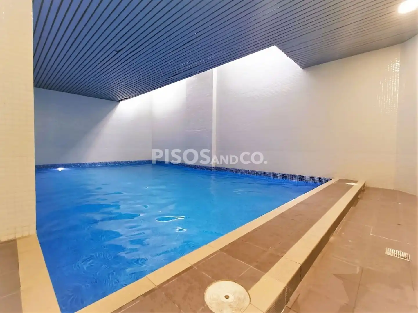 Piscina de Piso en venta en A Coruña Capital  con Calefacción, Trastero y Amueblado