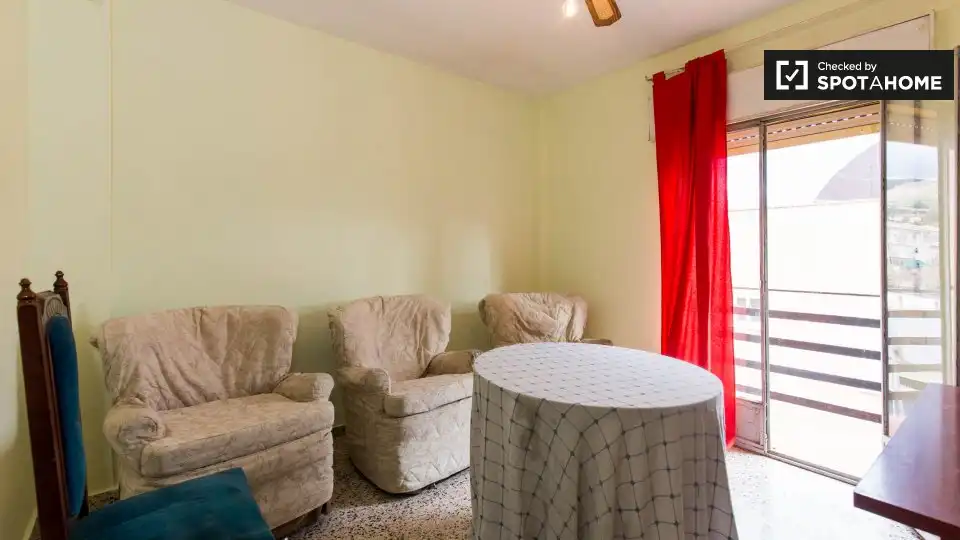 Living room of Flat for share in Granada  with Air Conditioner, Heating and Furnished