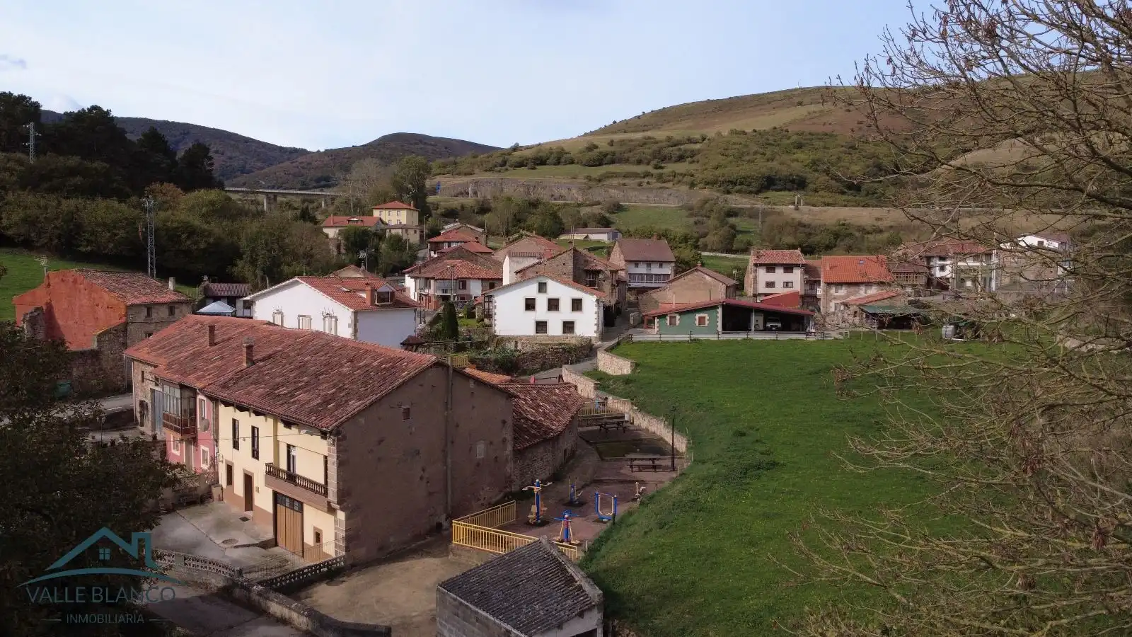 Vista exterior de Casa o xalet en venda en Pesquera