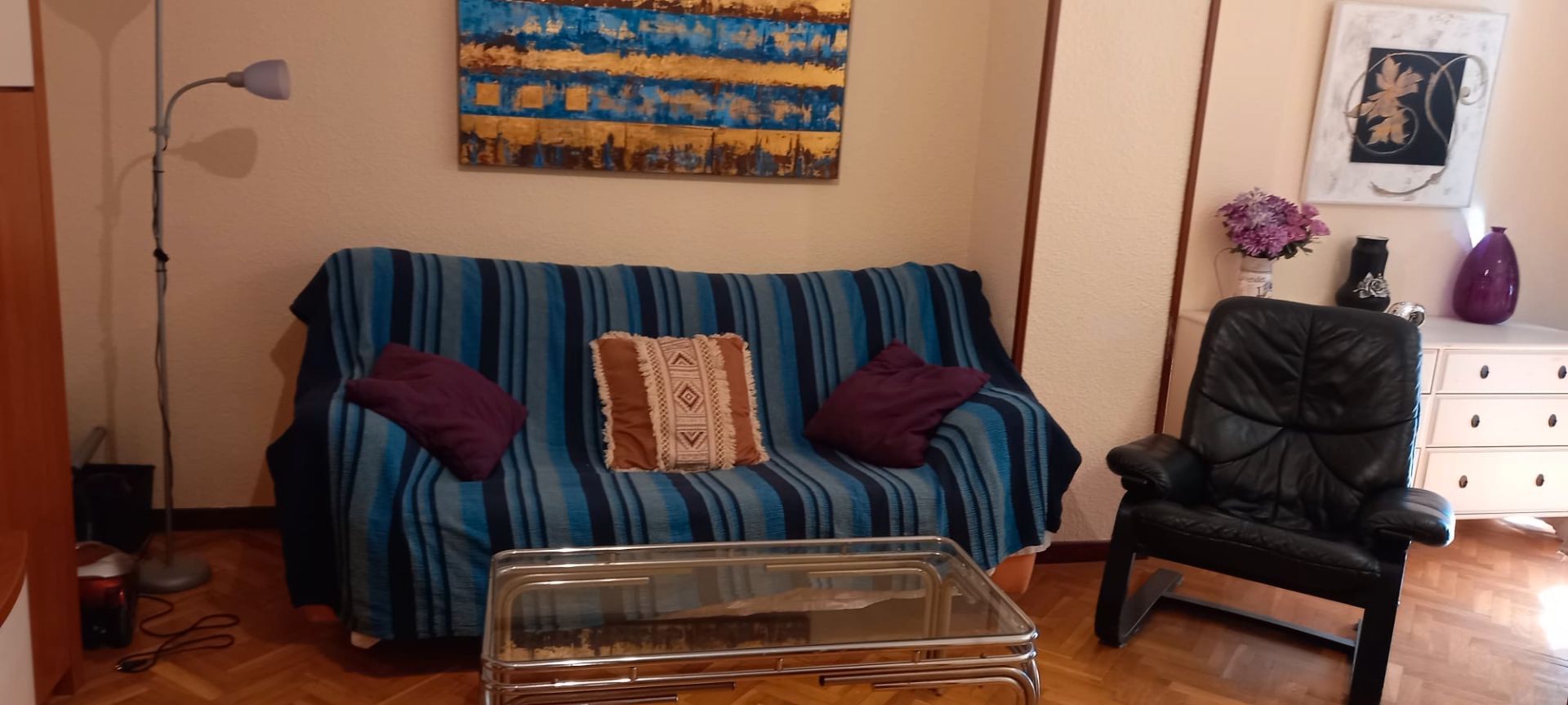 Sala d'estar de Pis de lloguer en  Zaragoza Capital amb Calefacció, Parquet i Moblat