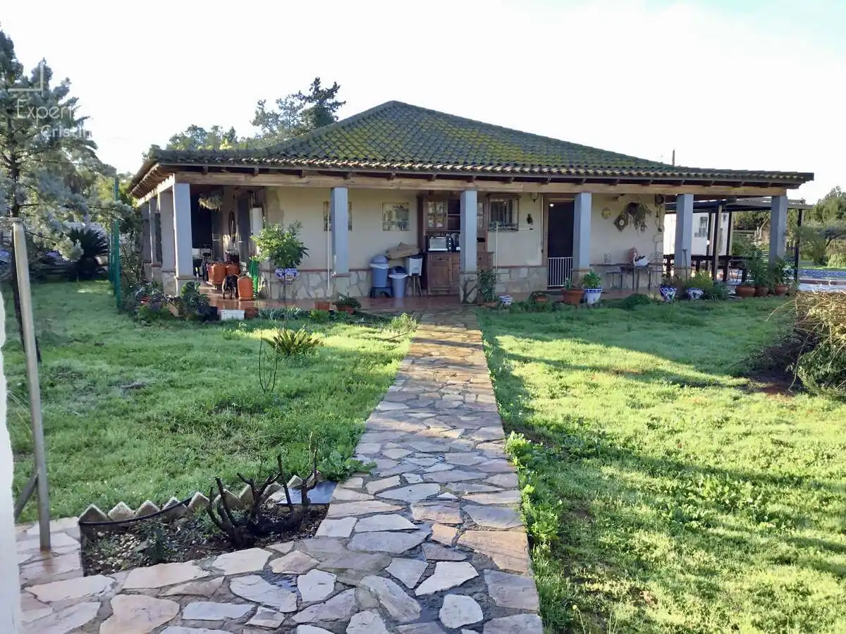 Vista exterior de Casa o xalet en venda en Sevilla amb Aire condicionat, Traster i Piscina