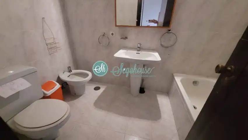 Baño de Piso en venta en Segovia con Calefacción, Parquet y Terraza