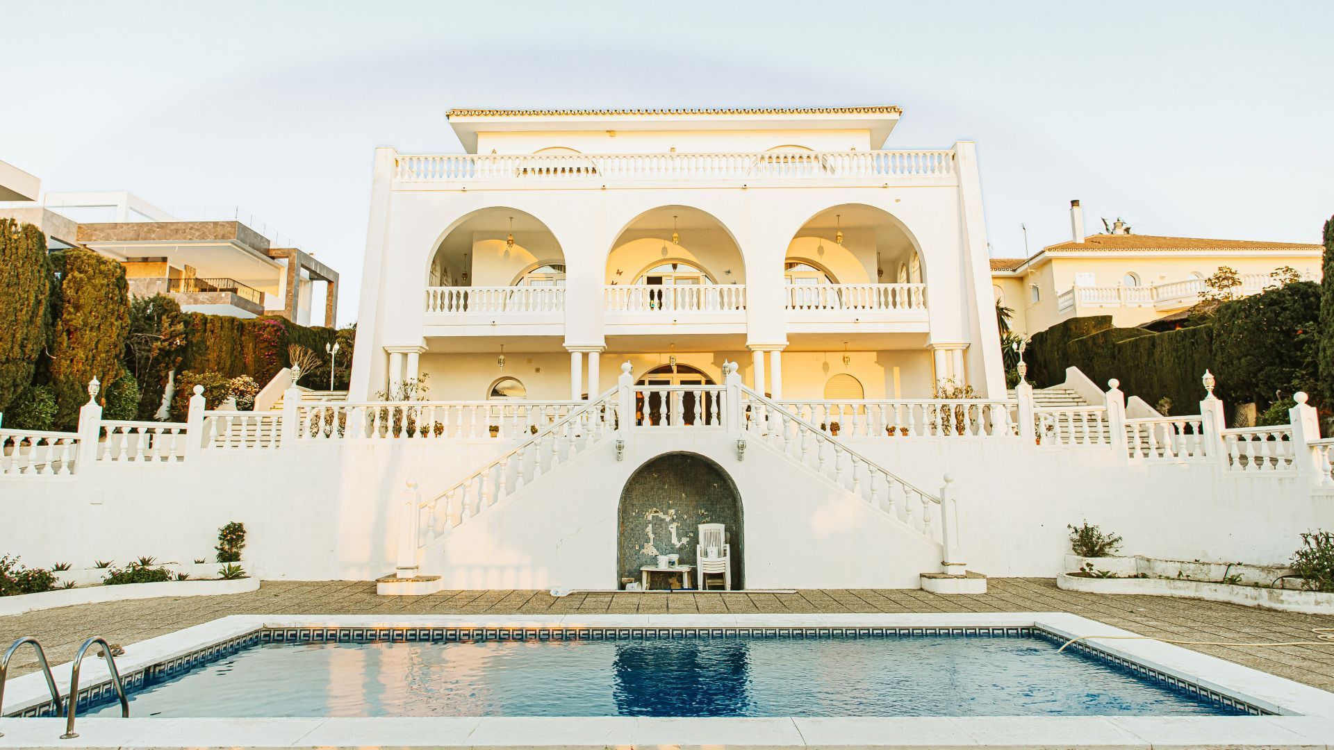 Vista exterior de Casa o xalet en venda en Benalmádena amb Aire condicionat, Terrassa i Piscina