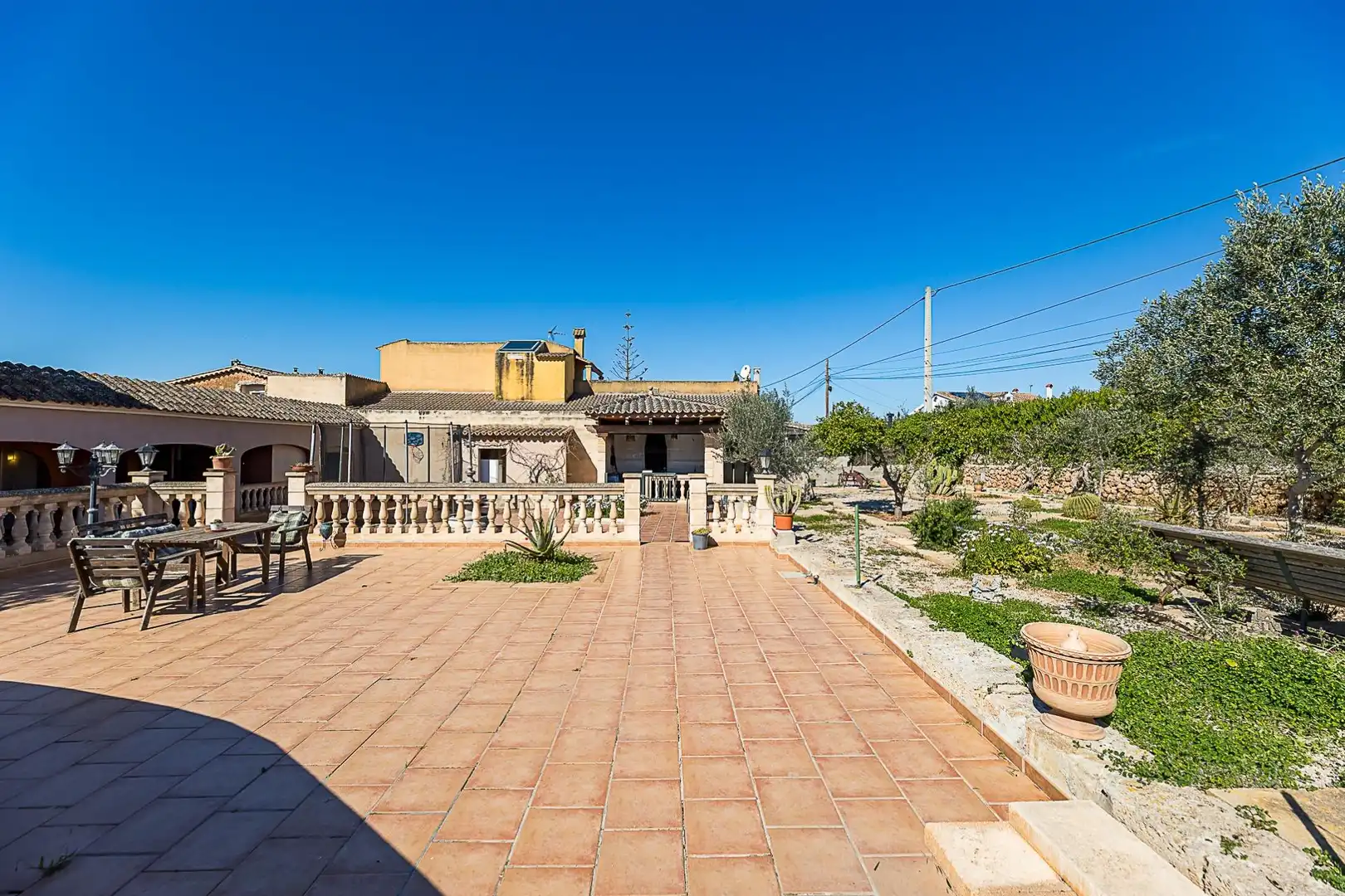 Terrasse von Country house zum Verkauf in  Palma de Mallorca mit Klimaanlage, Heizung und Privatgarten