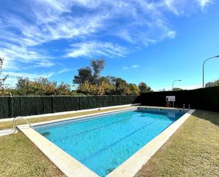 Piscina de Apartament de lloguer en Cambrils amb Aire condicionat i Terrassa