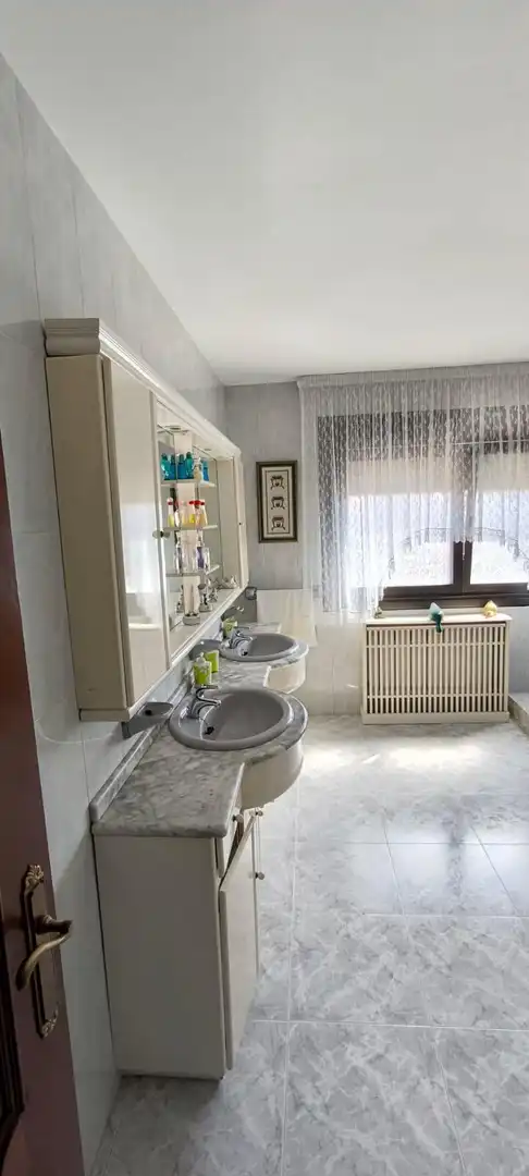 Bathroom of Houses for sale in Vilagarcía de Arousa  with Terrace, Storage room and Furnished