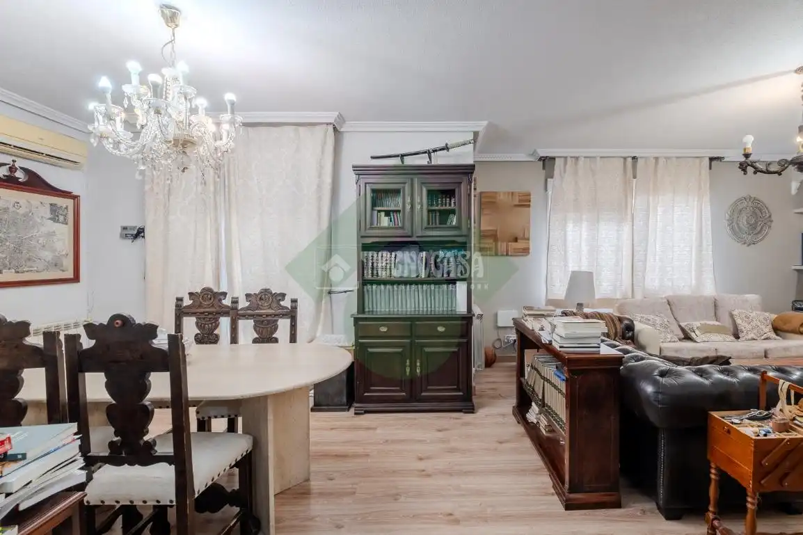 Sala de estar de Casa adosada en venta en Serranillos del Valle con Calefacción y Jardín privado