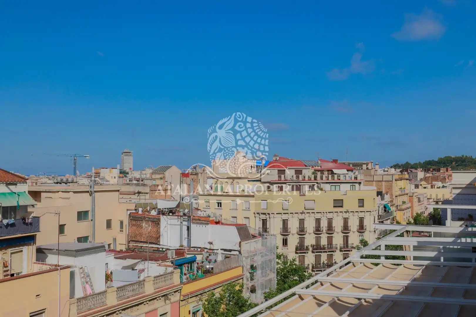 Vista exterior de Ático en venta en Barcelona con Terraza y Balcón