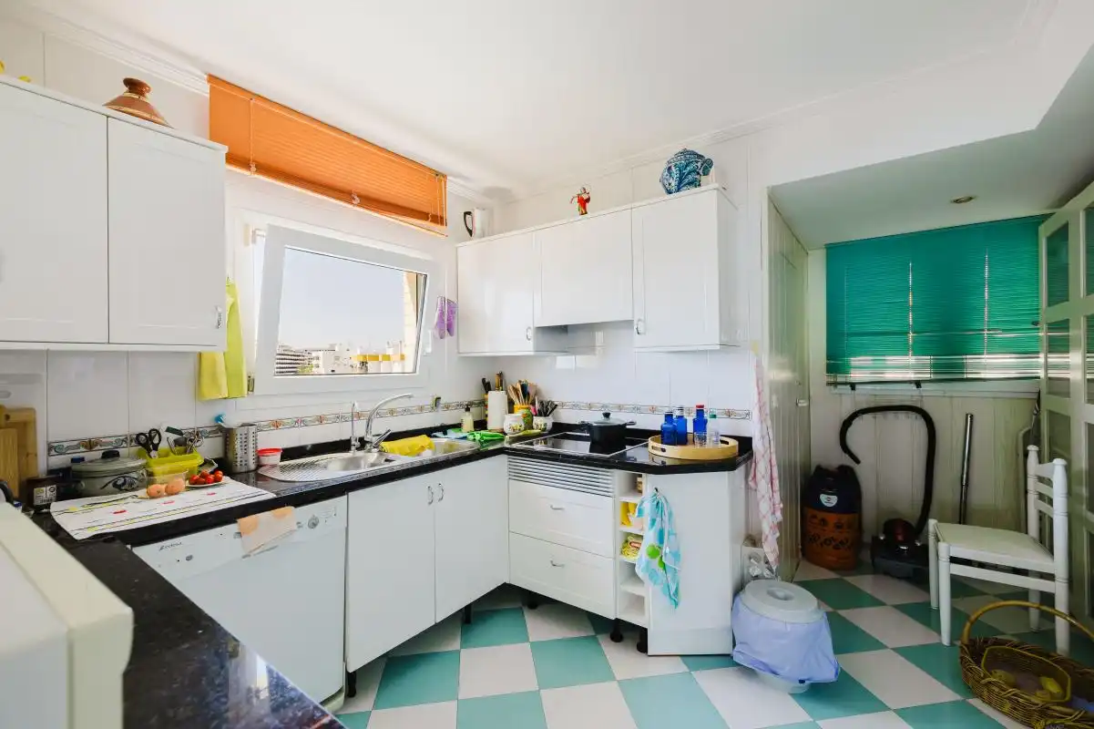 Cocina de Piso en venta en Torremolinos con Aire acondicionado, Calefacción y Jardín privado