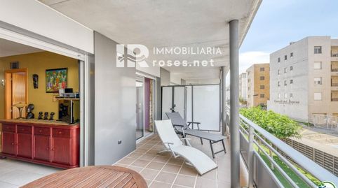 Apartamento en Salatar con vista parcial al mar, gran terraza y aparcamiento privado.