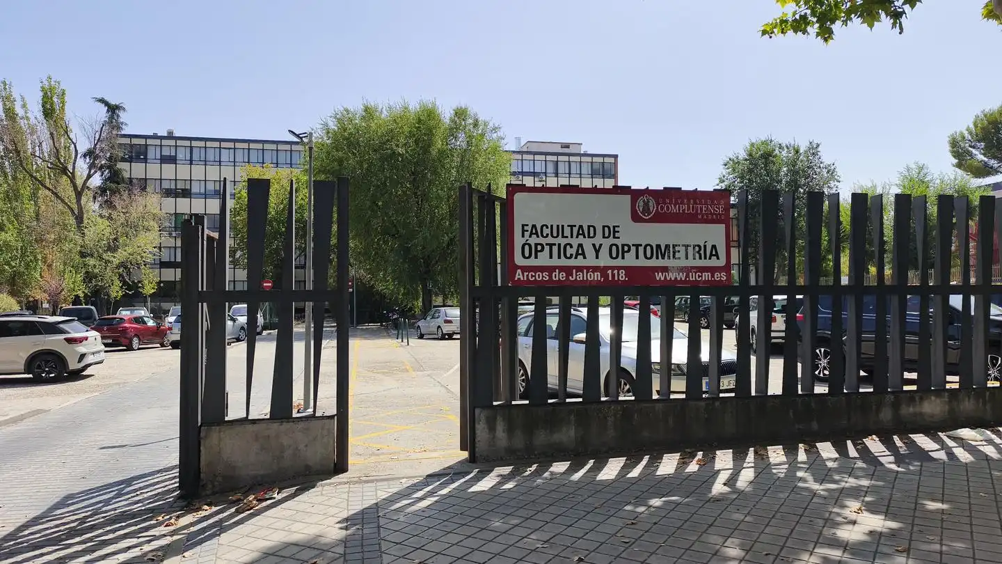 Vista exterior de Pis en venda en Madrid amb Terrassa i Traster