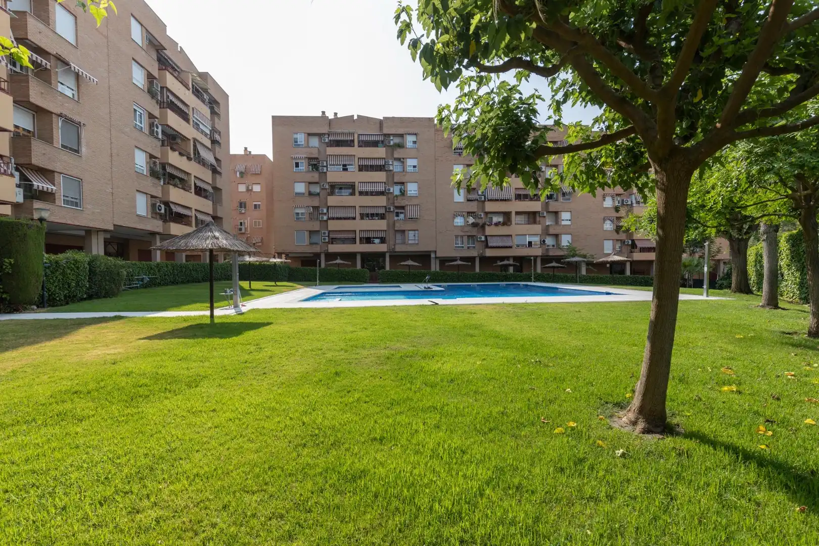 Piscina de Pis en venda en Granada amb Aire condicionat, Balcó i Piscina comunitària