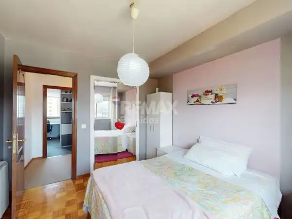Habitación de Piso en venta en Vigo  con Calefacción, Parquet y Trastero