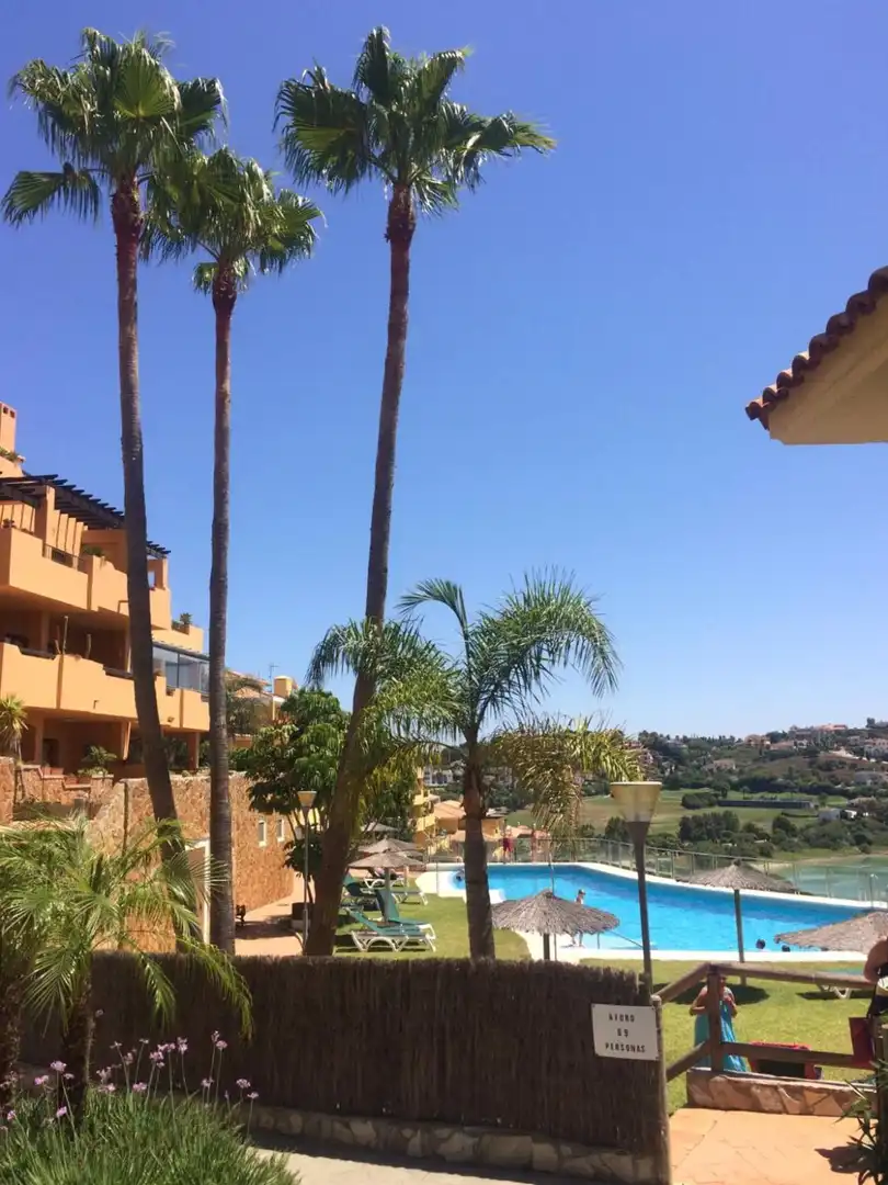Vista exterior de Apartament de lloguer en Sotogrande amb Aire condicionat, Calefacció i Terrassa