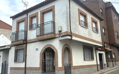 Vista exterior de Casa o xalet en venda en Polán amb Calefacció i Jardí privat