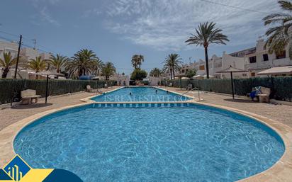 Vista exterior de Apartament en venda en Torrevieja amb Calefacció, Terrassa i Moblat