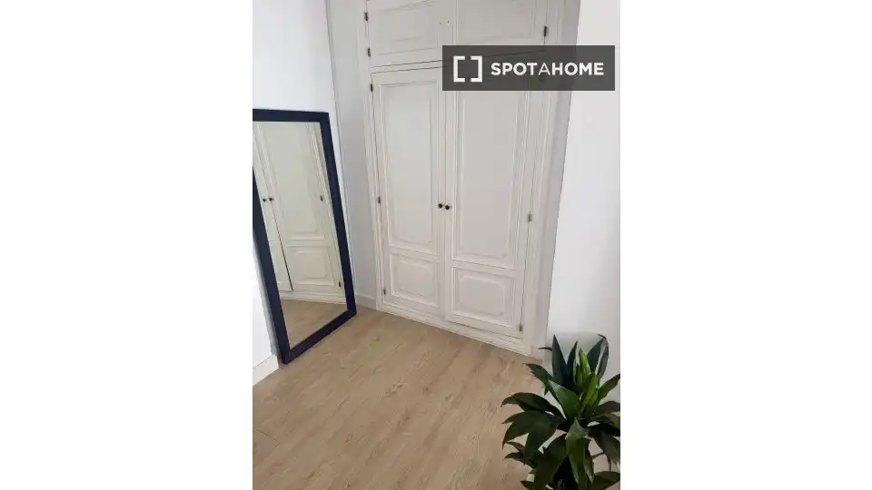 Dormitori de Apartament per a compartir en Madrid amb Aire condicionat, Calefacció i Terrassa