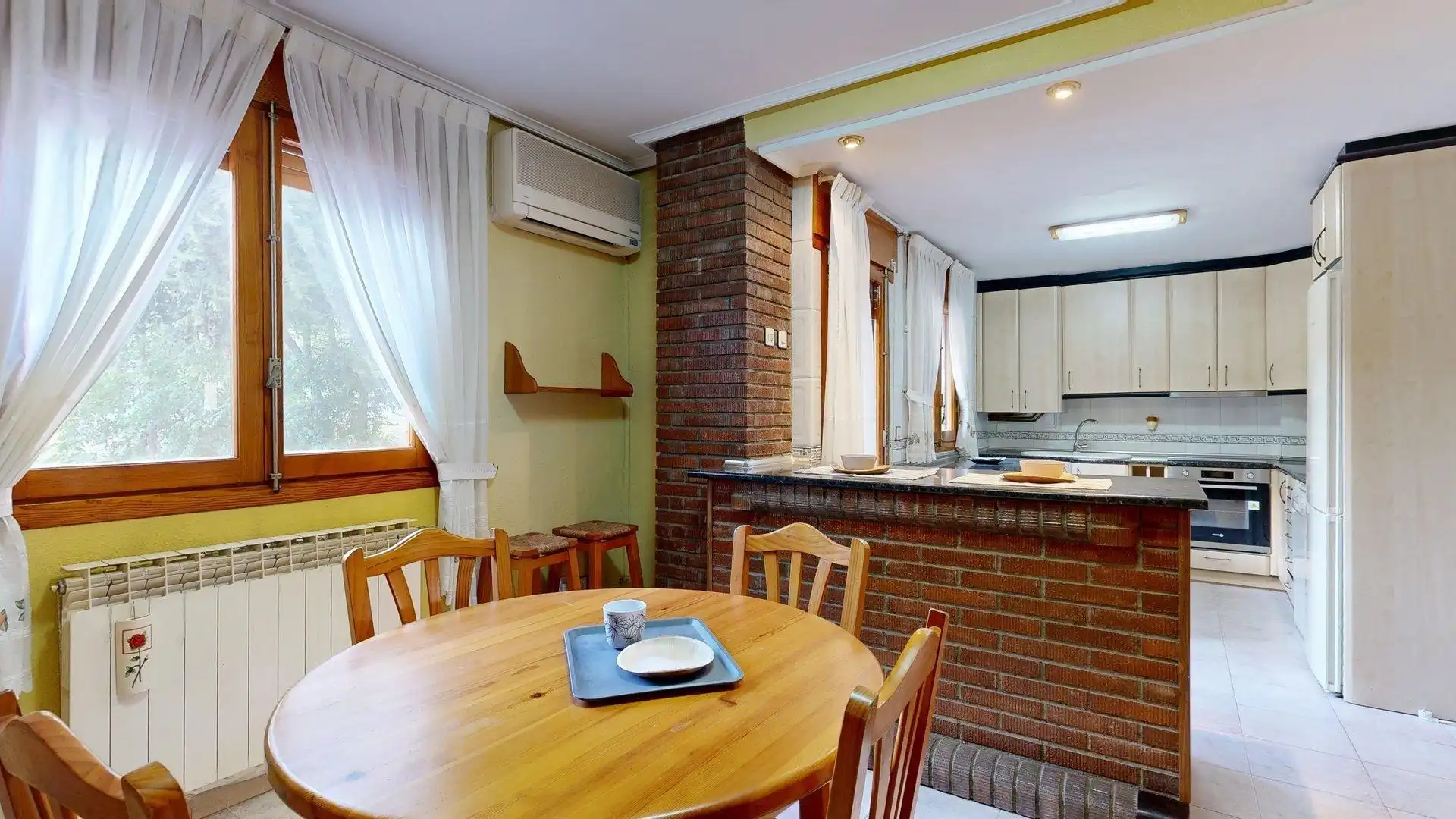 Cuina de Casa o xalet en venda en Zaragoza amb Calefacció, Terrassa i Moblat