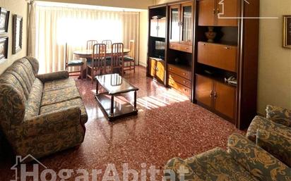 Living room of Flat for sale in Aldaia  with Air Conditioner, Heating and Balcony