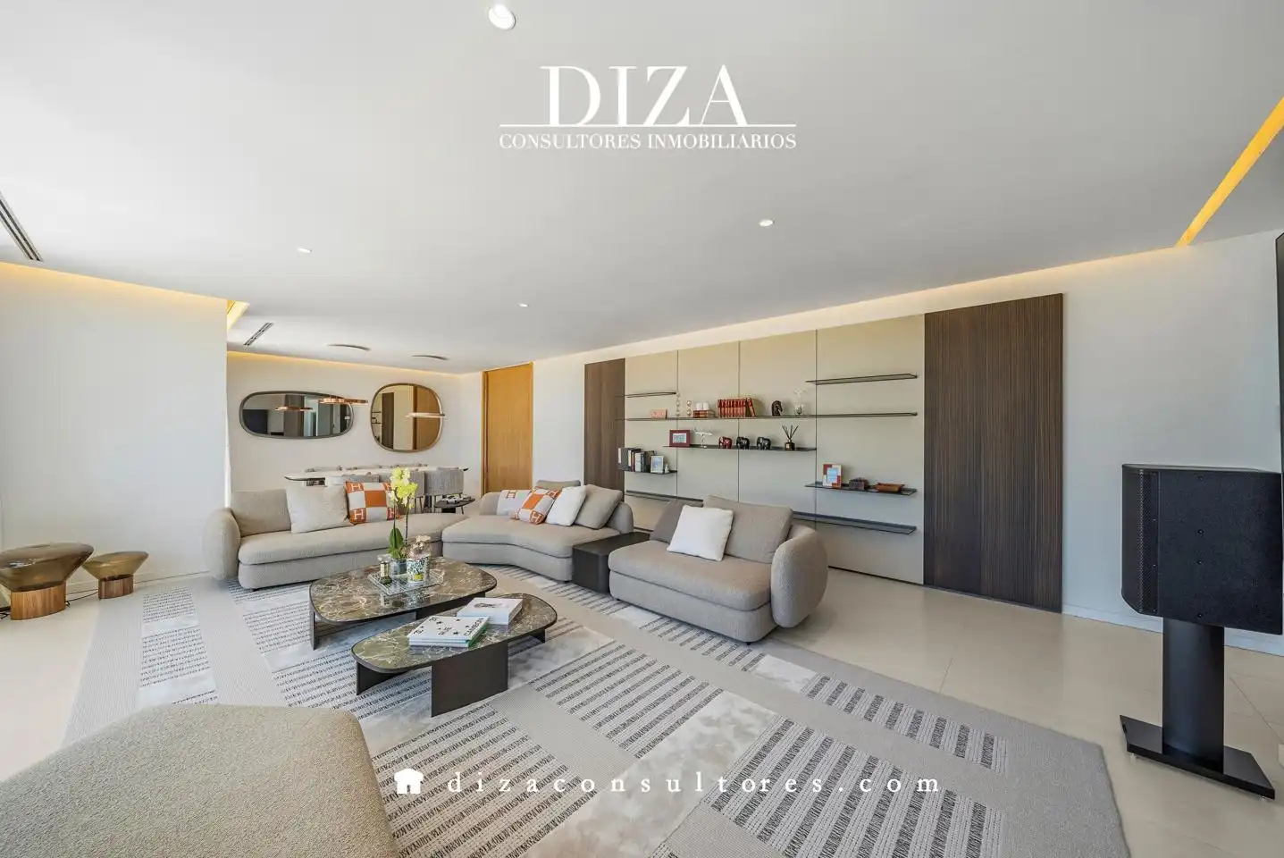 Living room of Duplexes for sale in Pozuelo de Alarcón  with Air Conditioner, Heating and Private garden