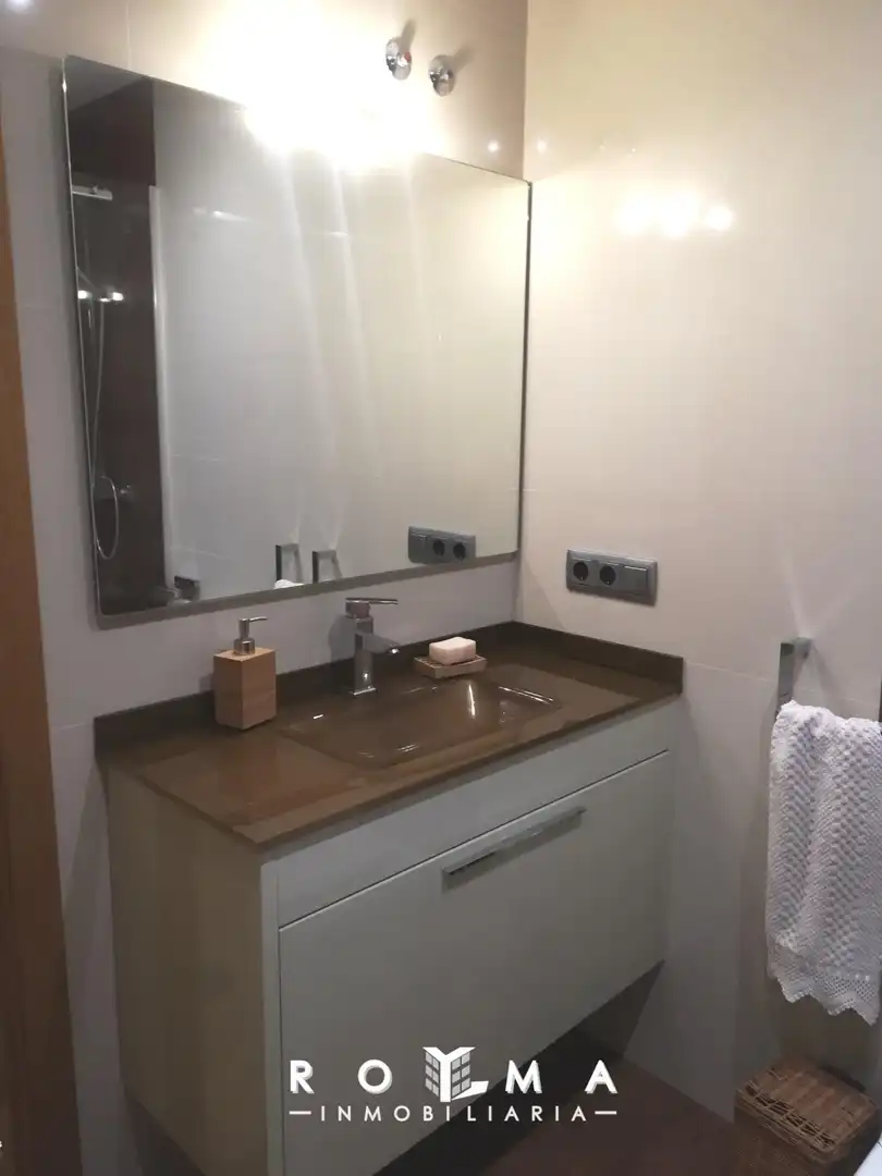 Baño de Casa adosada de alquiler en Dos Hermanas con Aire acondicionado, Calefacción y Parquet
