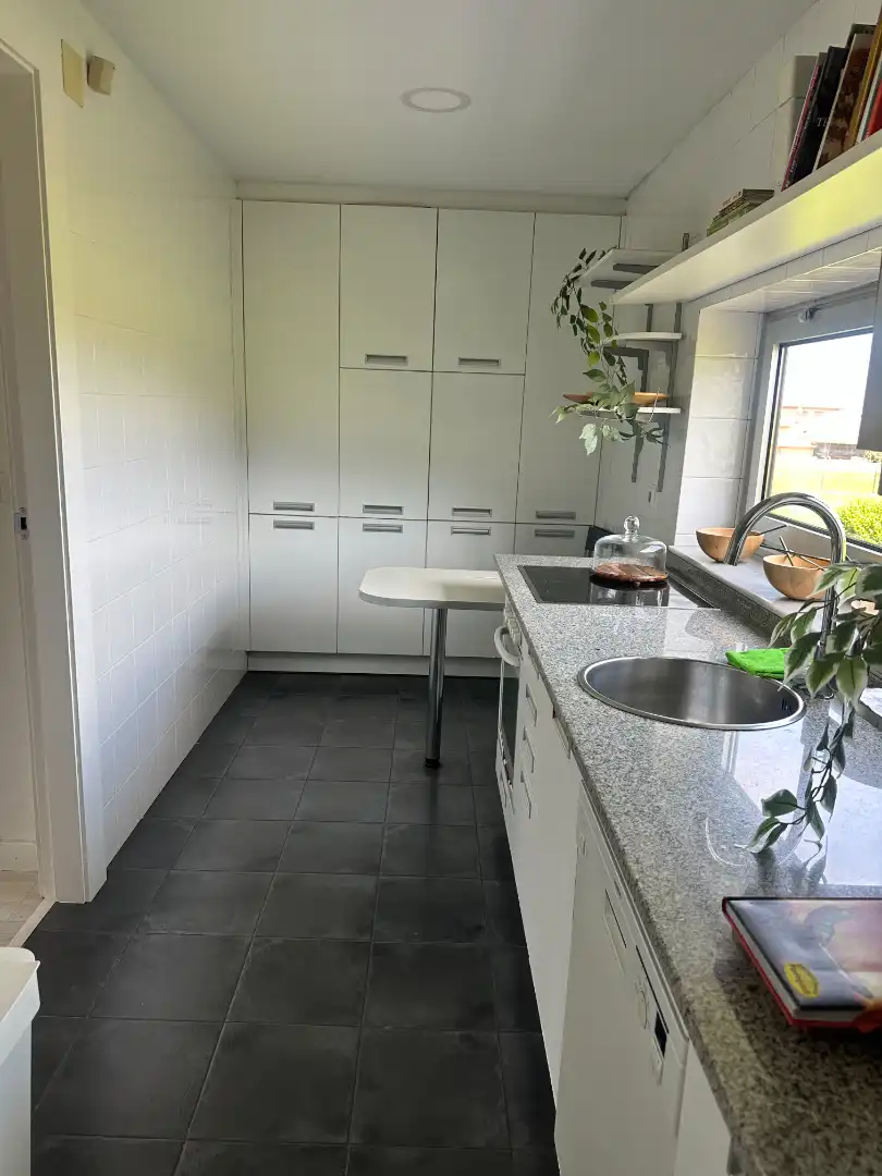 Cuina de Casa o xalet en venda en Cudillero amb Calefacció, Jardí privat i Parquet