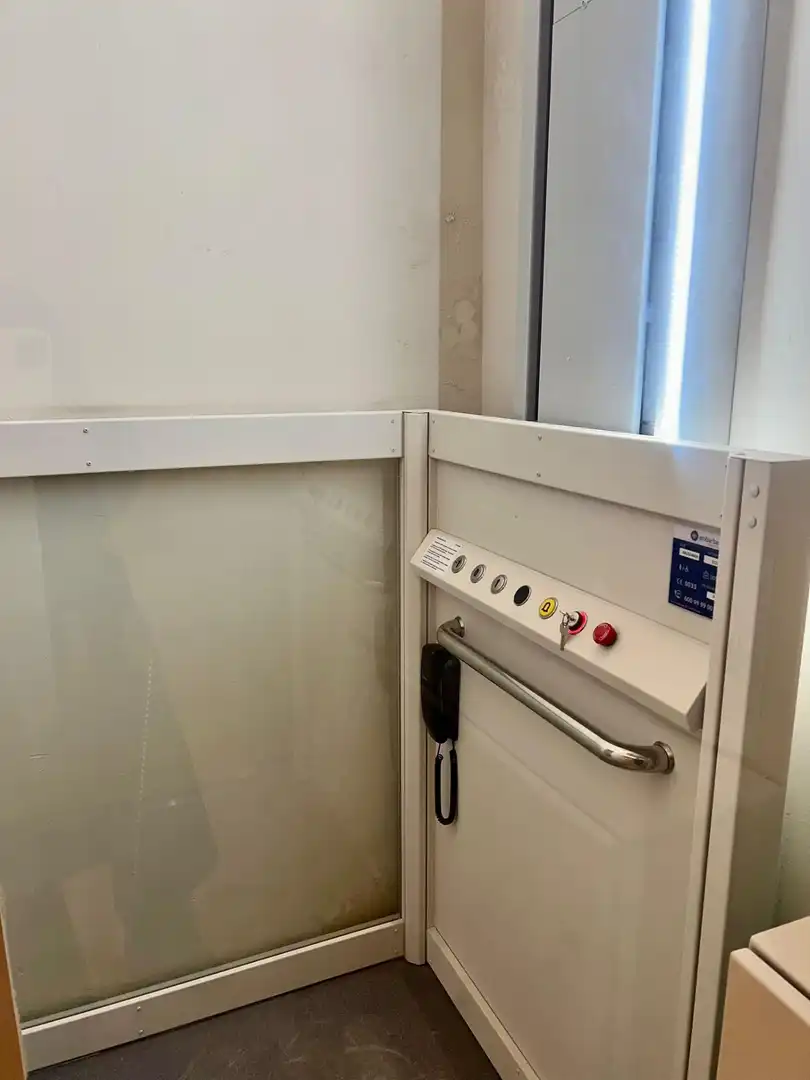 Baño de Dúplex de alquiler en Granada con Aire acondicionado y Alarma