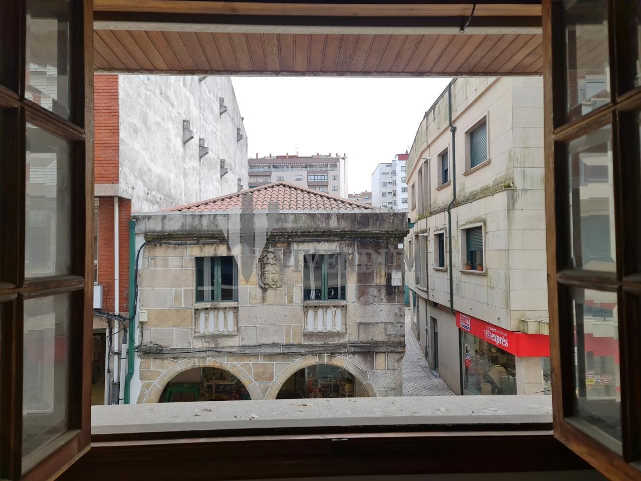 Vista exterior de Oficina en venda en O Porriño   amb Aire condicionat i Calefacció