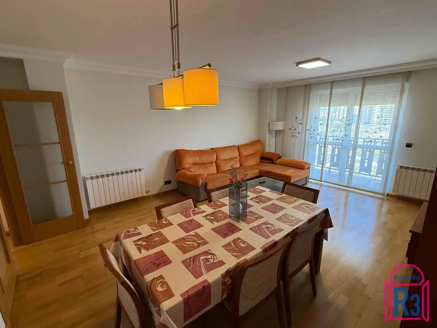 Comedor de Piso de alquiler en León Capital  con Calefacción, Terraza y Amueblado