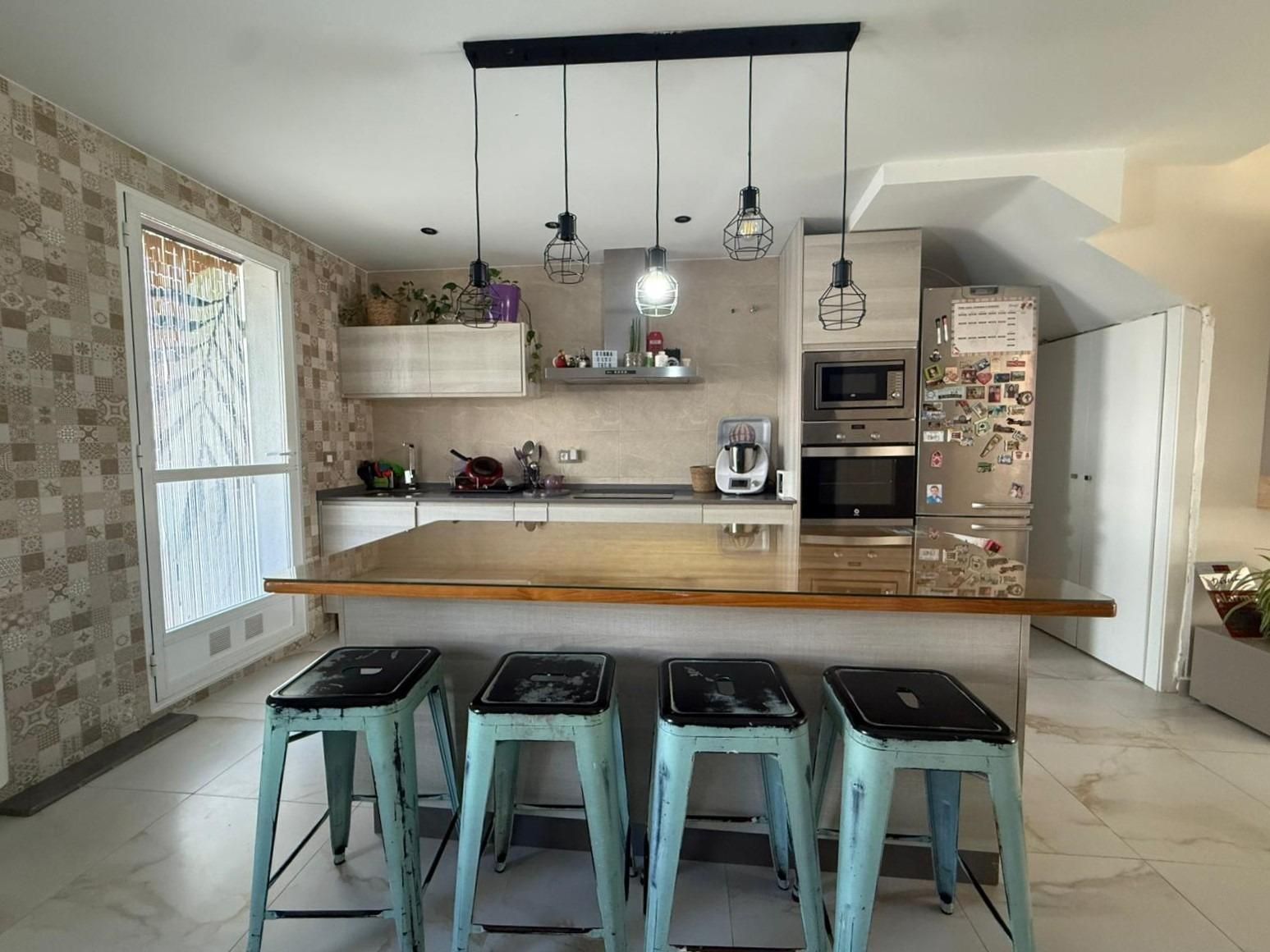 Cuina de Casa adosada en venda en Mérida amb Aire condicionat, Calefacció i Terrassa