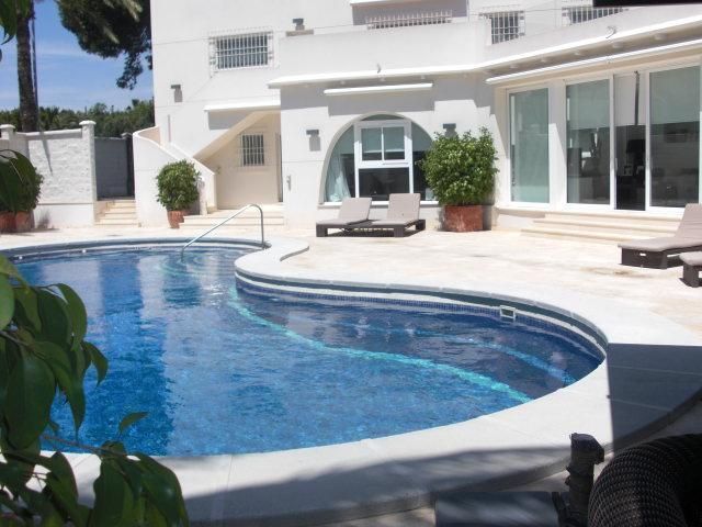 Swimming pool of House or chalet for sale in Roquetas de Mar  with Air Conditioner, Heating and Private garden