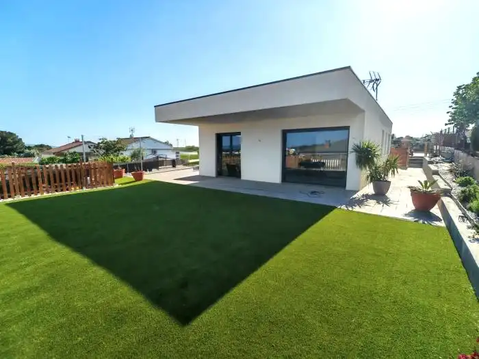 Vista exterior de Casa o chalet en venta en Lliçà d'Amunt con Aire acondicionado, Calefacción y Jardín privado