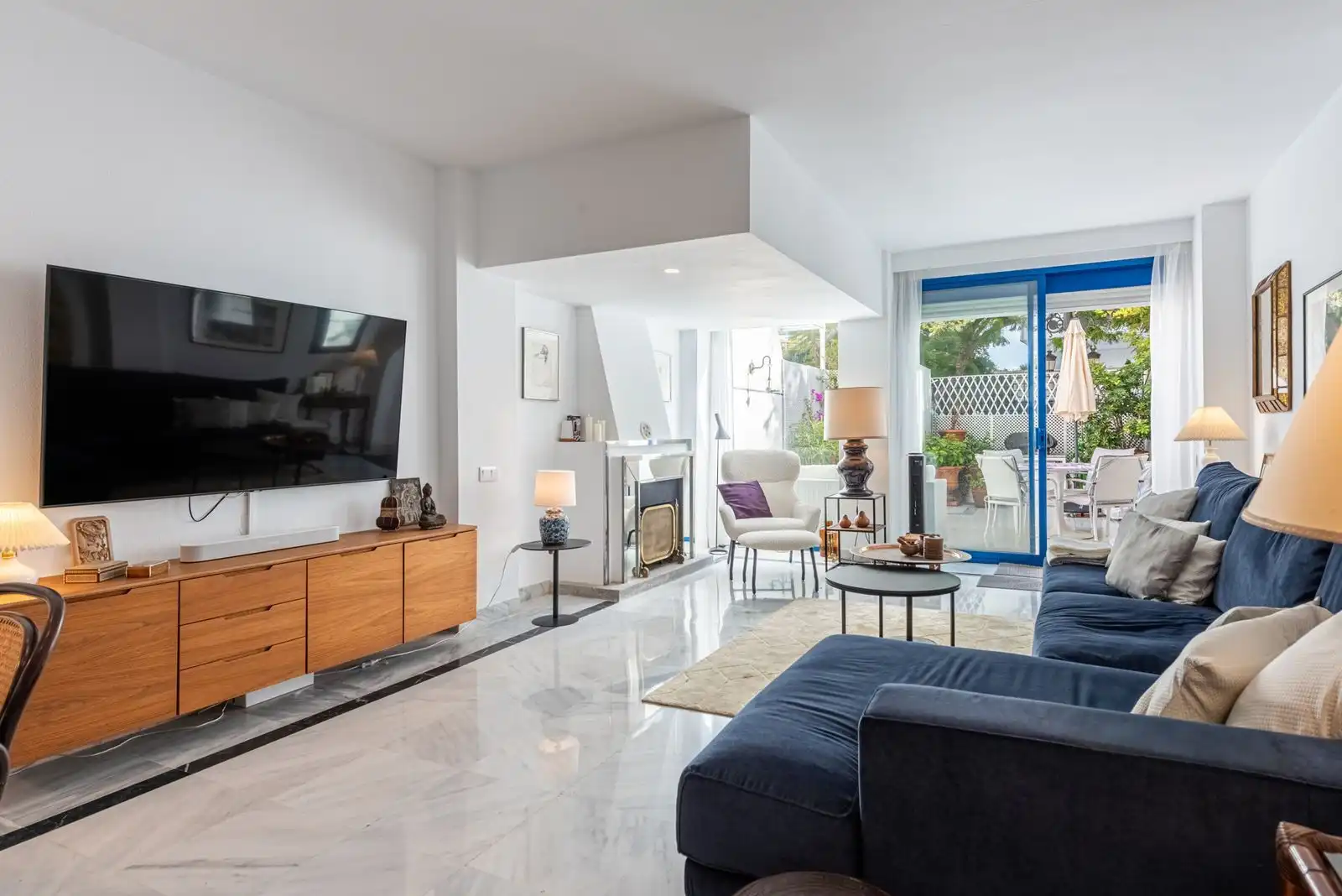 Sala de estar de Dúplex en venta en Marbella con Aire acondicionado, Terraza y Piscina