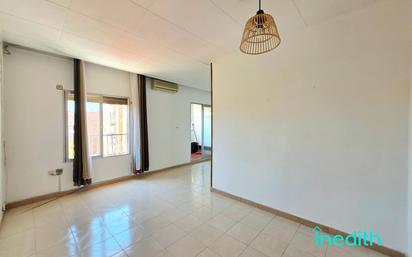 Exterior view of Flat for sale in L'Hospitalet de Llobregat  with Heating, Terrace and Balcony