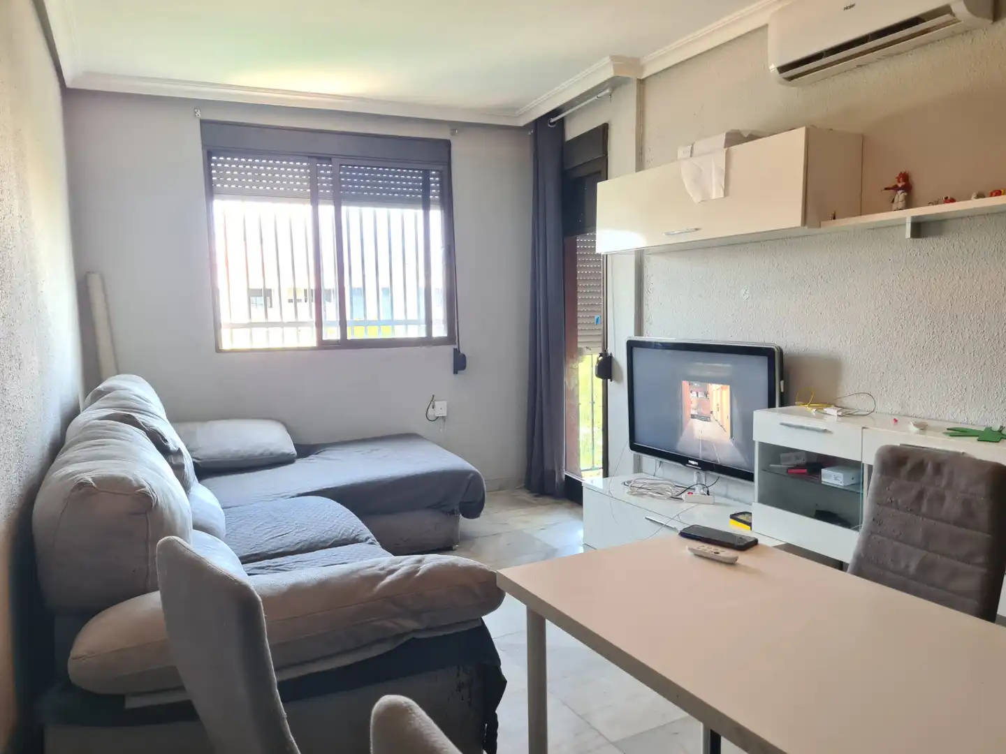 Living room of Flat for sale in Sevilla  with Air Conditioner, Terrace and Balcony