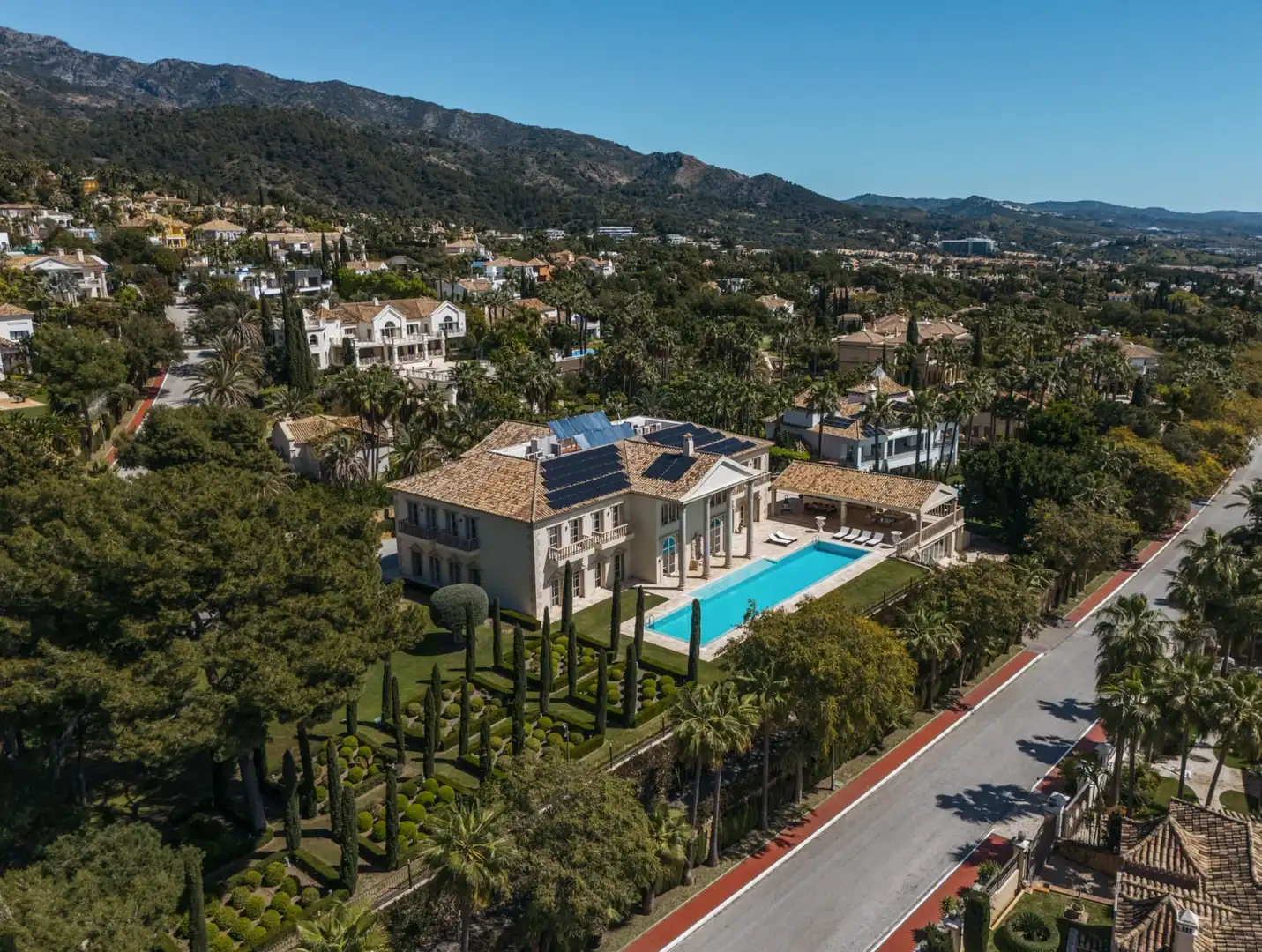 Vista exterior de Casa o chalet en venta en Marbella con Aire acondicionado, Calefacción y Jardín privado