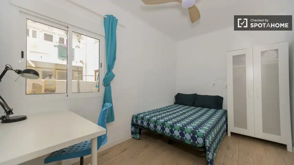 Habitación de Piso de alquiler en Valencia con Aire acondicionado, Calefacción y Amueblado
