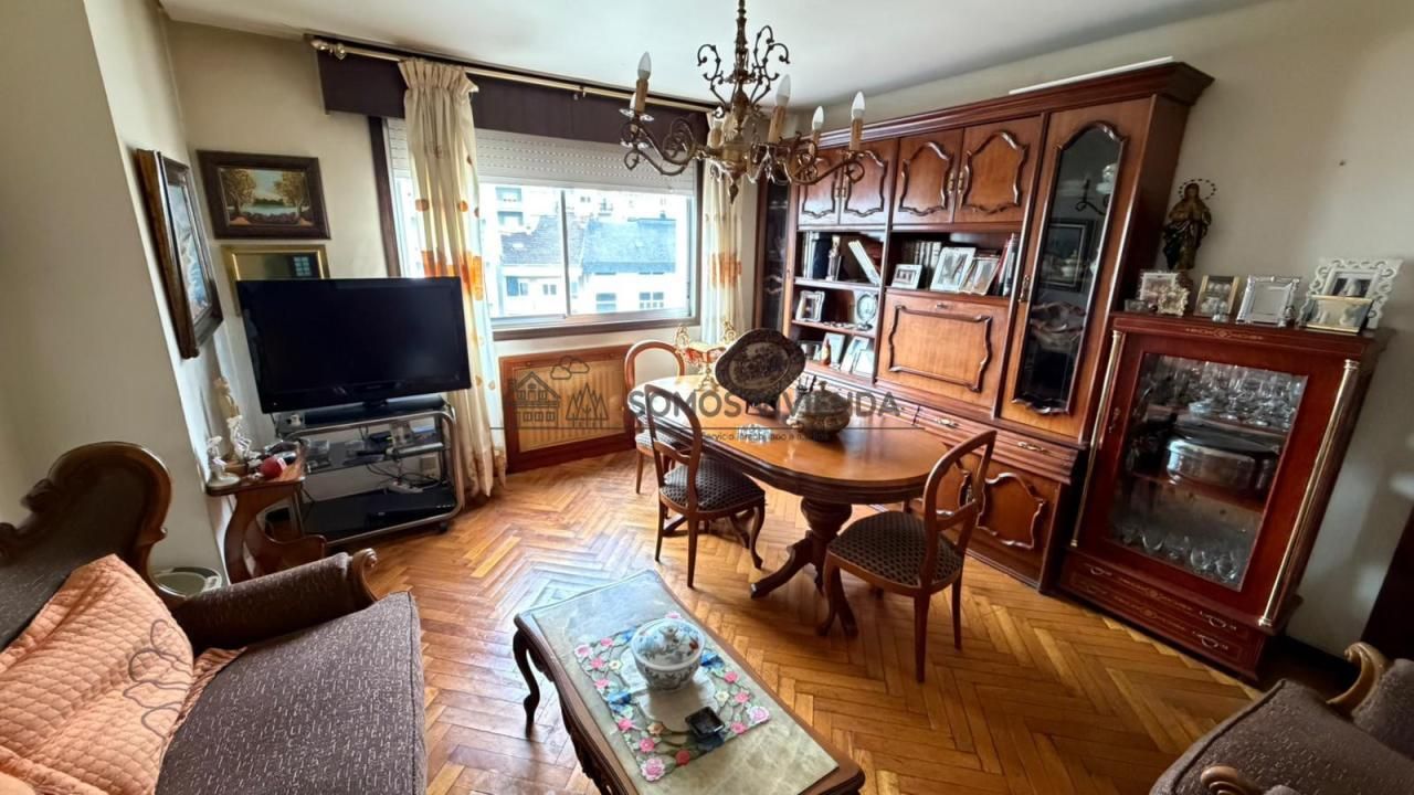Sala d'estar de Pis en venda en Ourense Capital  amb Calefacció