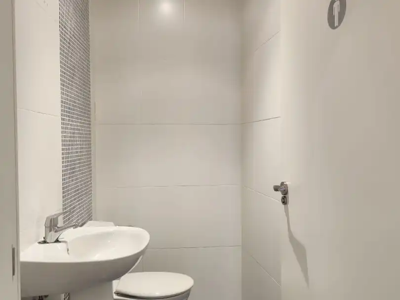 Baño de Local de alquiler en Albacete con Aire acondicionado, Calefacción y Alarma